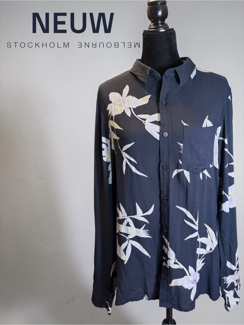 NEUW Nieuwlandstraat Blue Orchid Button-Up Shirt – Men’s Small – Black Floral